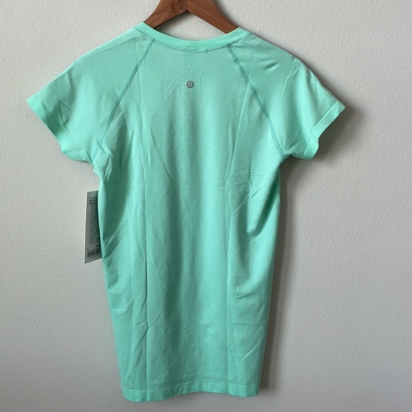 NWT Lululemon Swiftly Tech Short Sleeve 2.0 Wild Mint / Wild Mint Size 8 - Picture 2 of 10